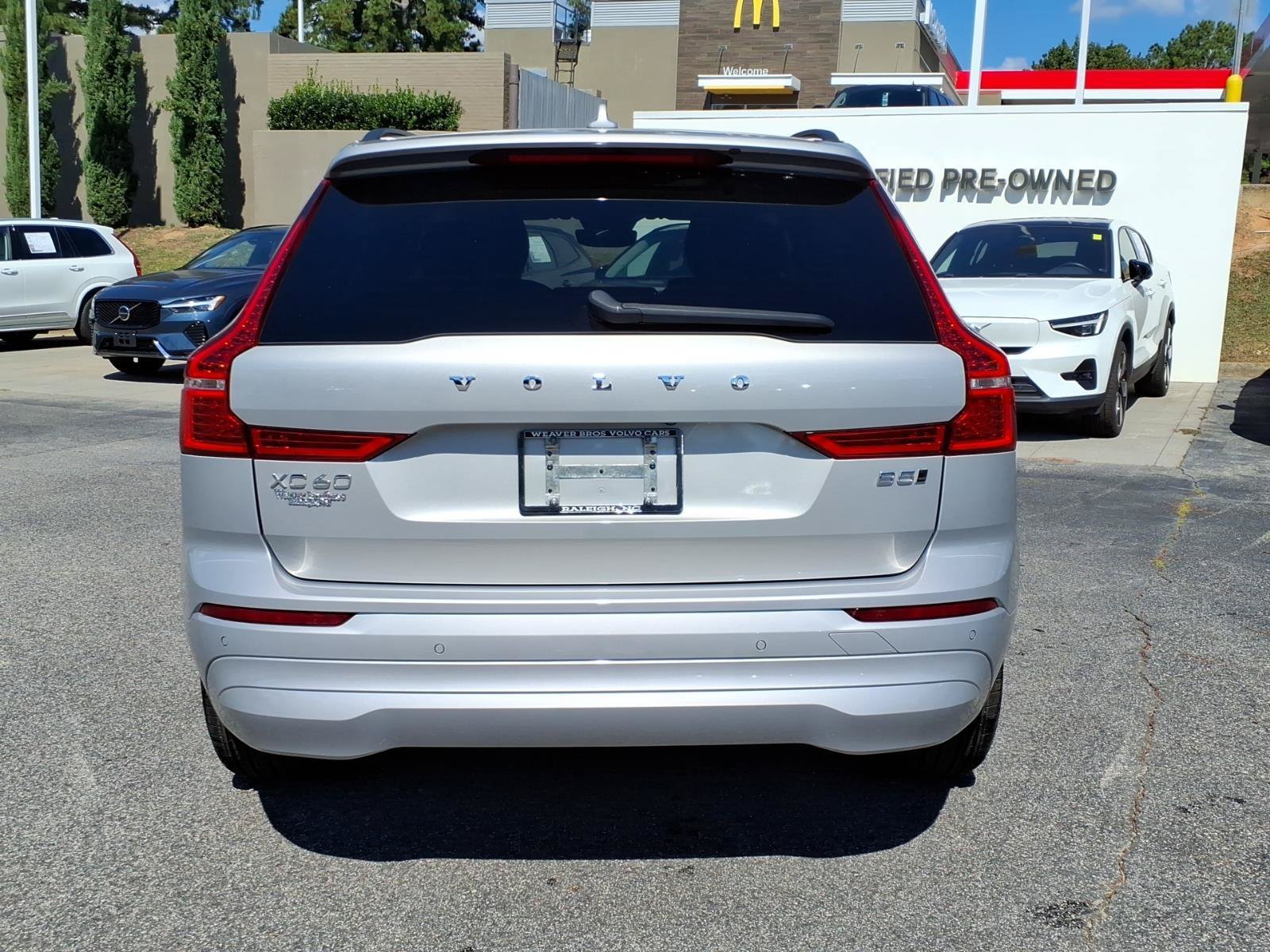 Certified 2023 Volvo XC60 B5 Core w/ Climate Package AWD/4WD image 4