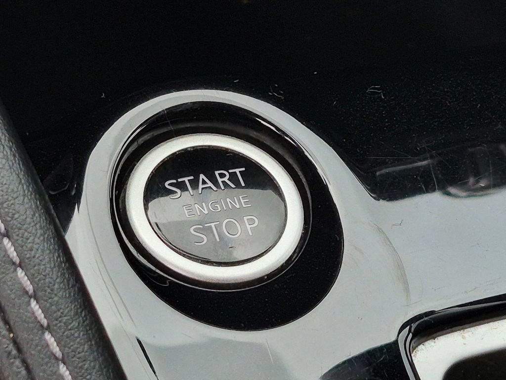 Used 2018 Nissan Kicks SV FWD image 16