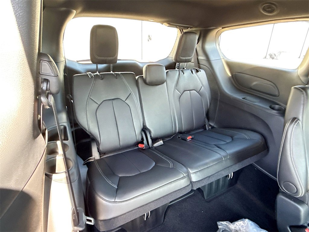 New 2026 Chrysler Pacifica Select image 29