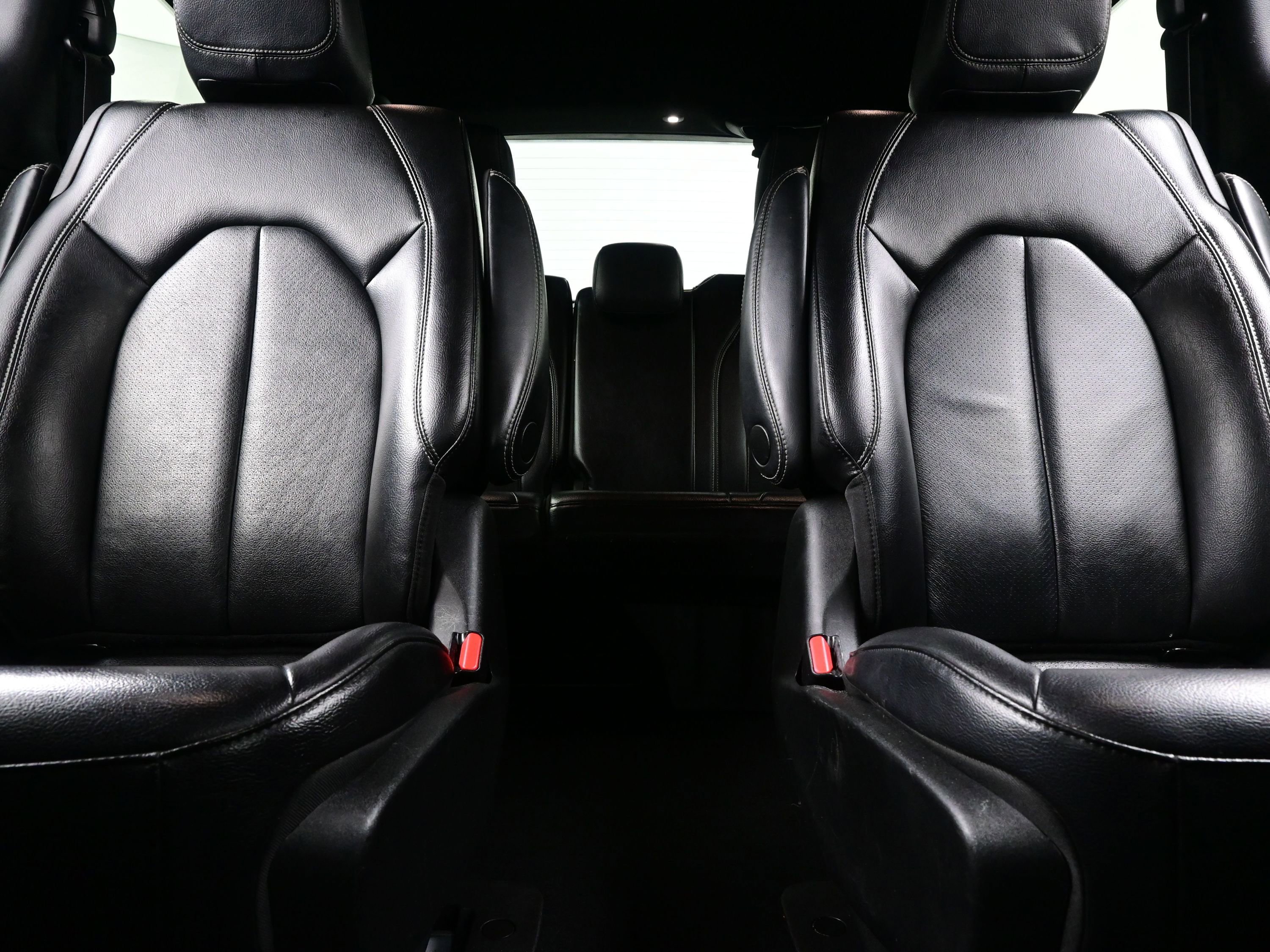 Used 2022 Chrysler Pacifica Touring-L w/ Uconnect Theater Family Group image 15