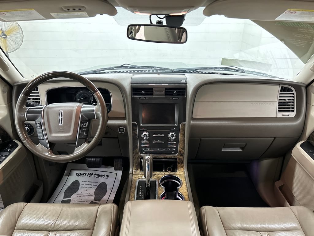 Used 2015 Lincoln Navigator 2WD image 6