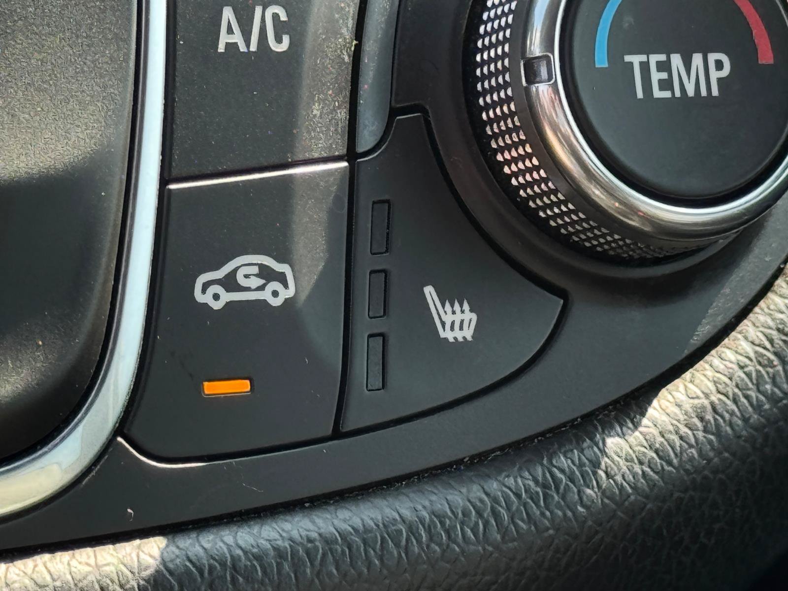 Used 2018 Chevrolet Malibu LT w/ Leather Package FWD image 17