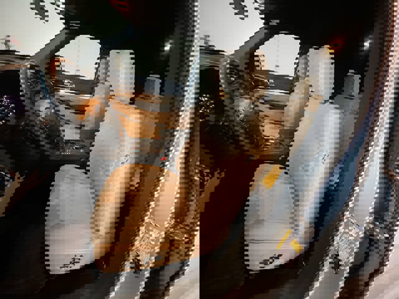 Used 2016 Ford Explorer XLT image 11