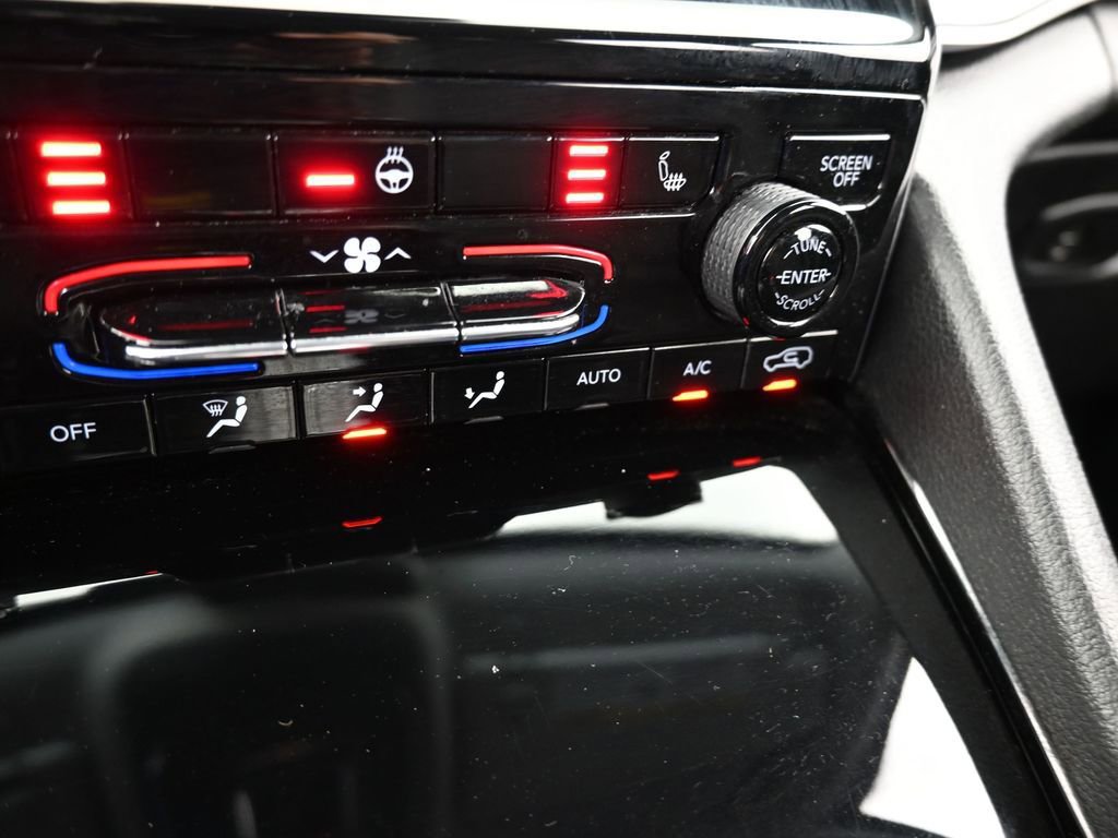 Used 2023 Jeep Grand Cherokee L Laredo w/ Luxury Tech Group I image 25