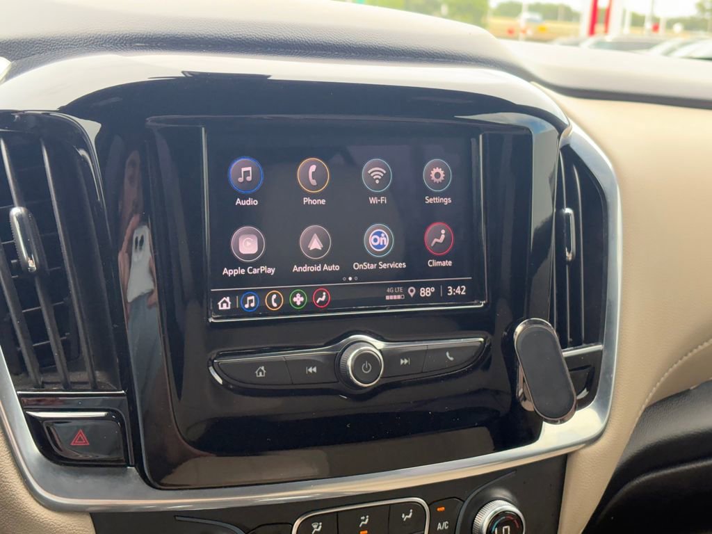 Used 2022 Chevrolet Traverse LS FWD image 17