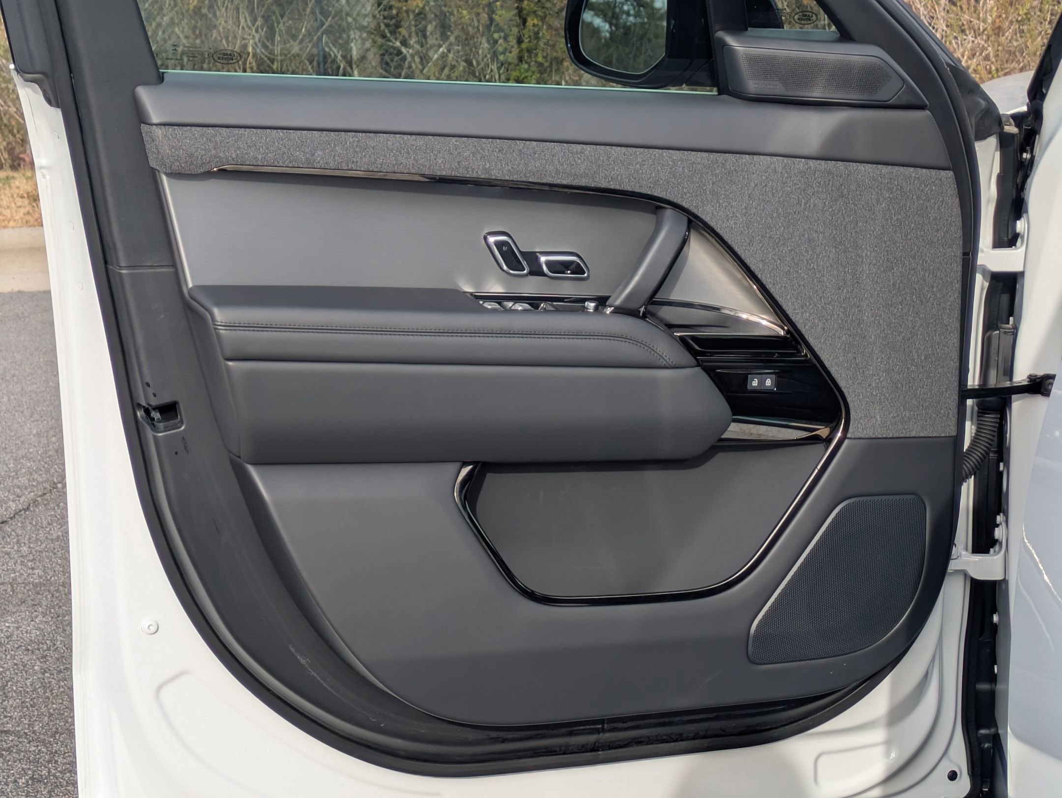 Used 2025 Land Rover Range Rover Sport SE image 20