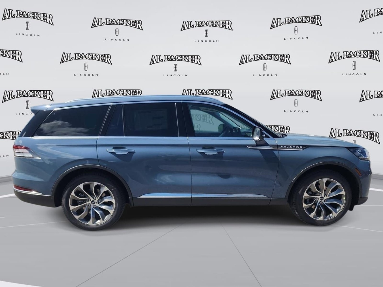 New 2026 Lincoln Aviator Reserve RWD image 6