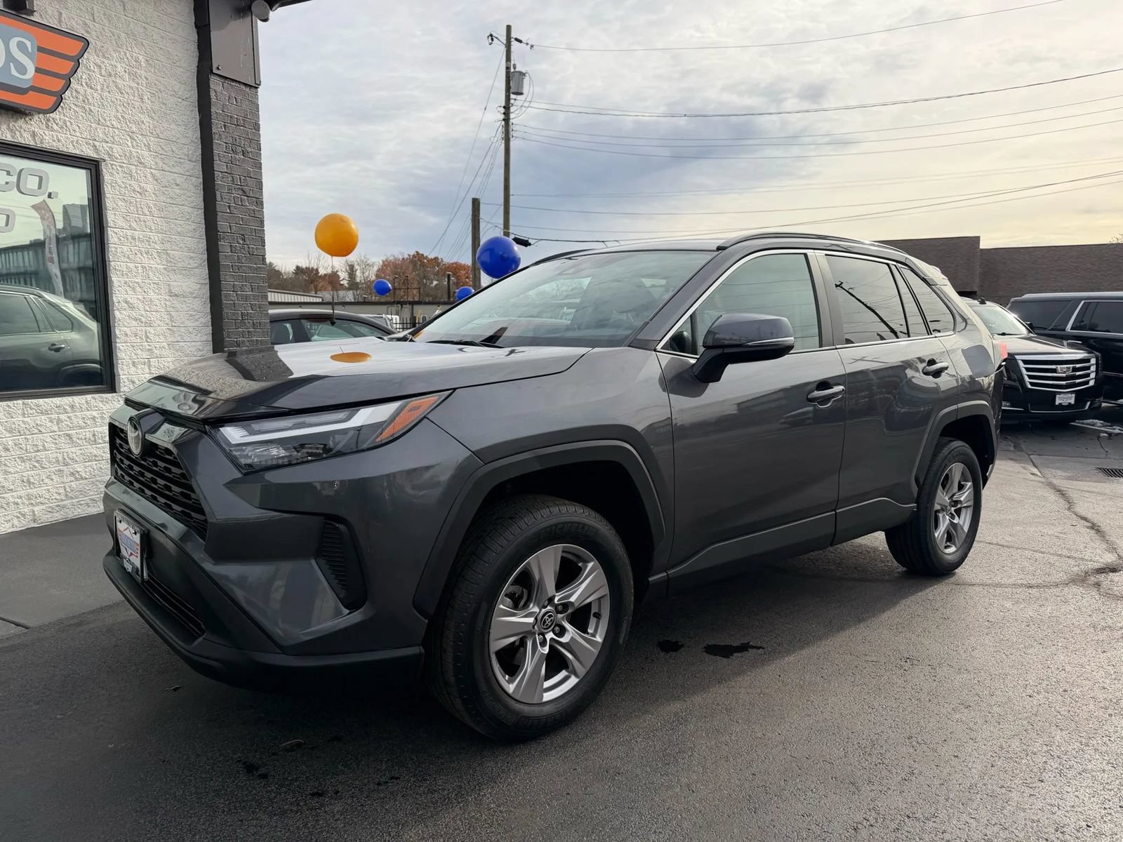 Used 2023 Toyota RAV4 XLE AWD/4WD image 5