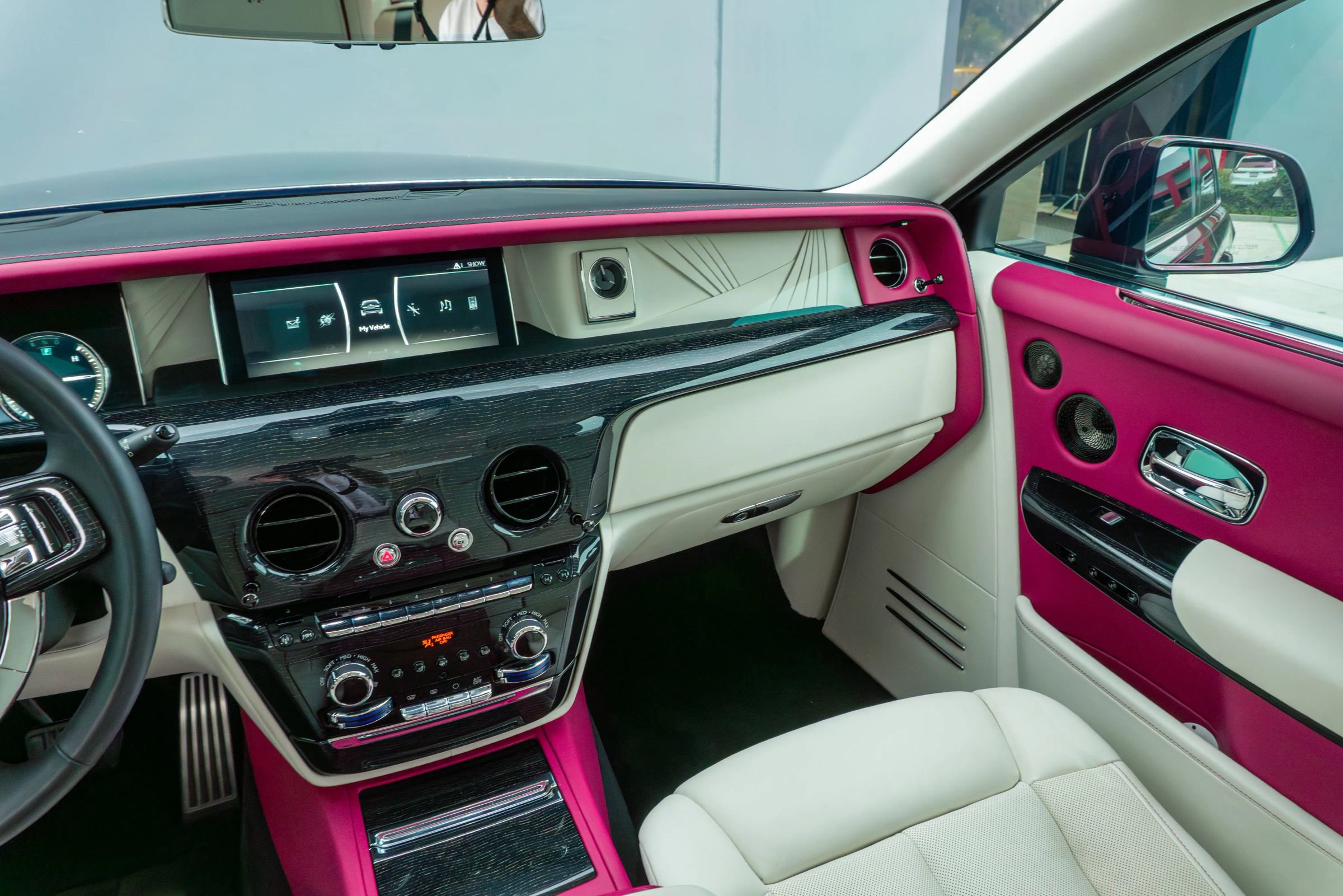 Used 2023 Rolls-Royce Phantom Sedan image 72