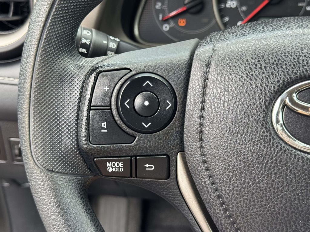 Used 2014 Toyota RAV4 XLE AWD/4WD image 11