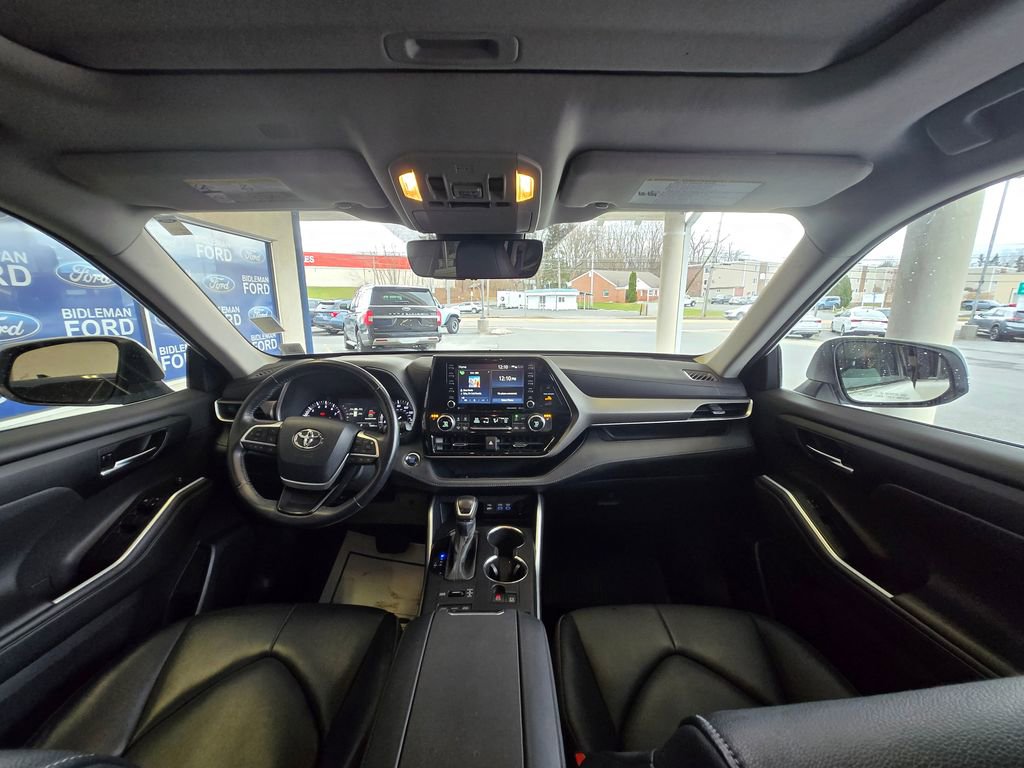 Used 2022 Toyota Highlander XLE image 27