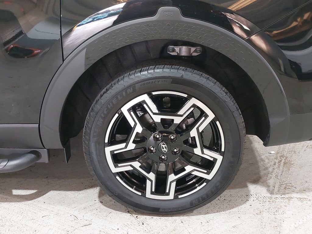 Certified 2025 Hyundai Santa Cruz Limited image 32