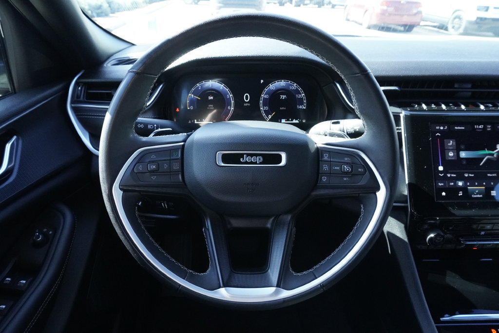 Used 2024 Jeep Grand Cherokee Altitude AWD/4WD image 10