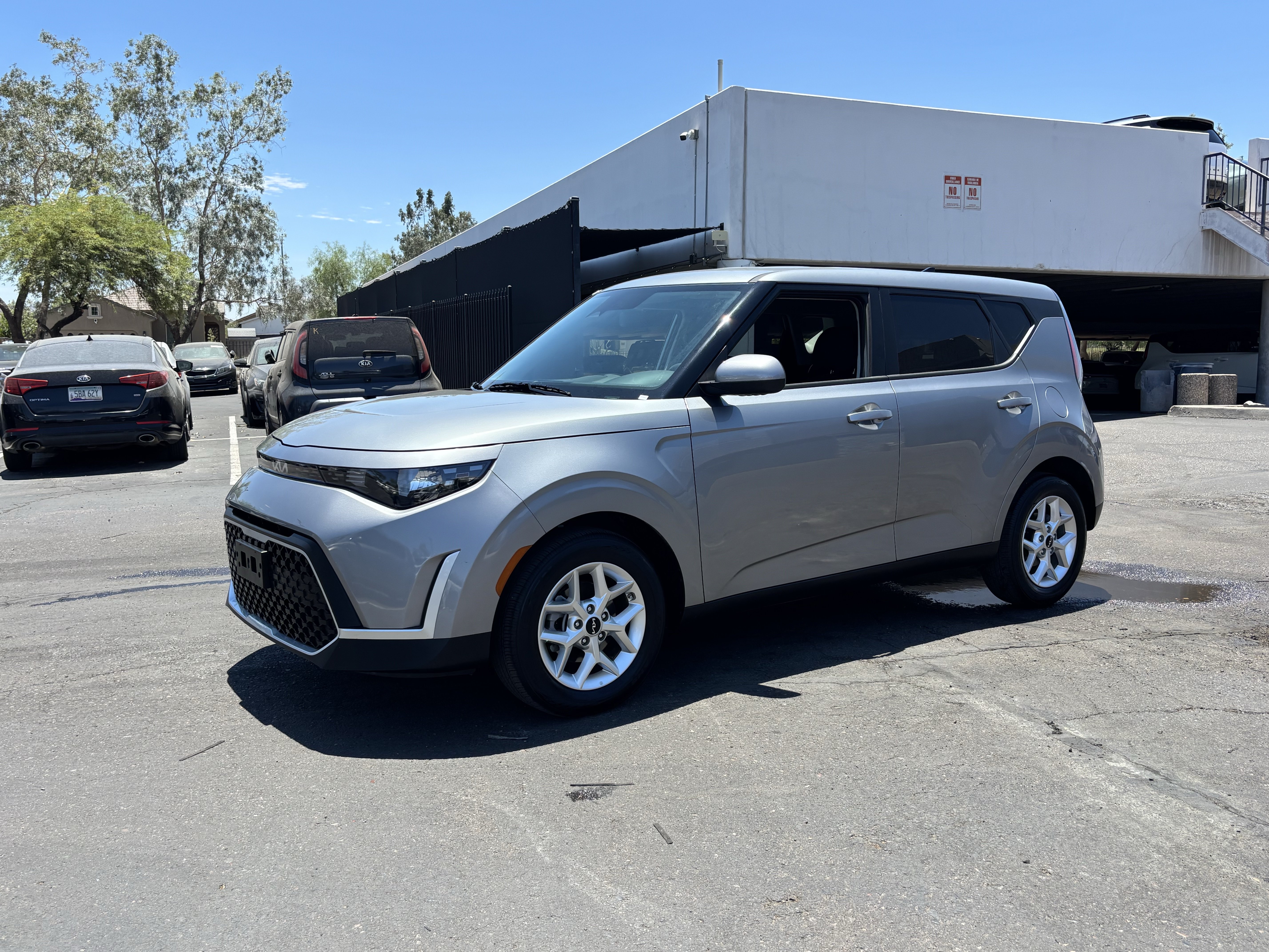 Certified 2025 Kia Soul LX w/ LX Technology Package FWD image 2