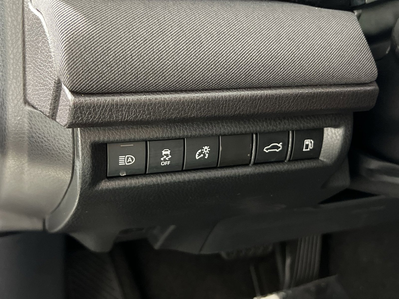 Used 2025 Toyota Camry LE FWD image 31