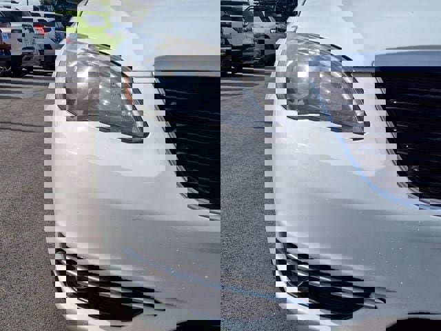 Used 2014 Chrysler 200 Limited w/ Sun/Sound Group image 9