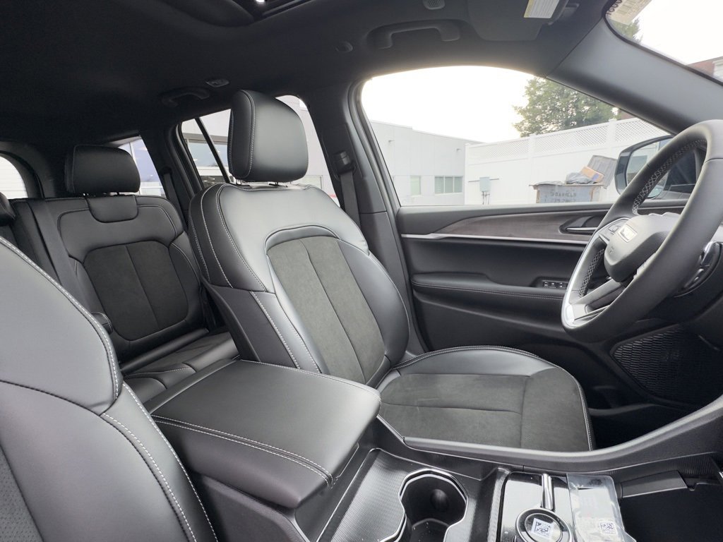 New 2026 Jeep Grand Cherokee Laredo image 21