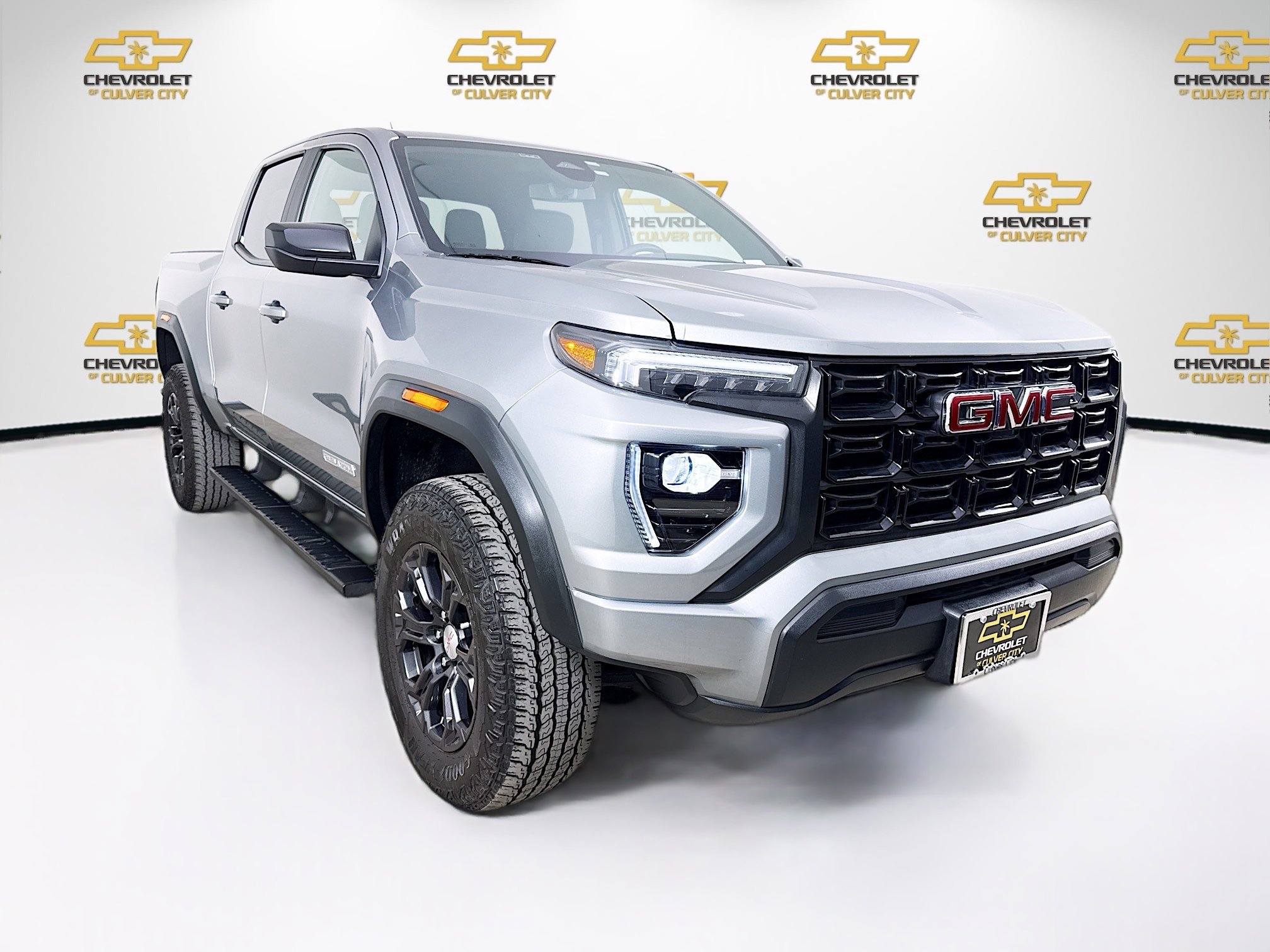 Used 2024 GMC Canyon Elevation image 1