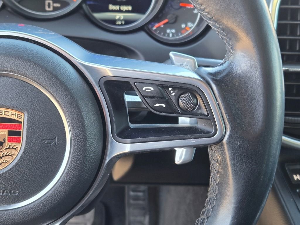 Used 2018 Porsche Cayenne image 32