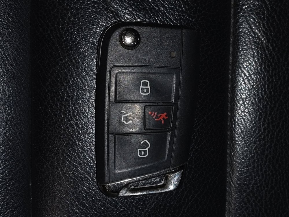 Used 2015 Volkswagen GTI SE FWD image 32