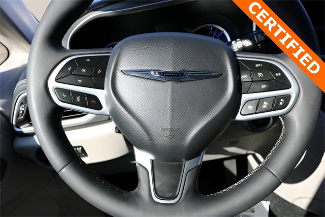 Used 2024 Chrysler Pacifica Select image 22