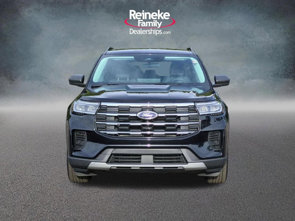 Used 2025 Ford Explorer Active AWD/4WD image 2