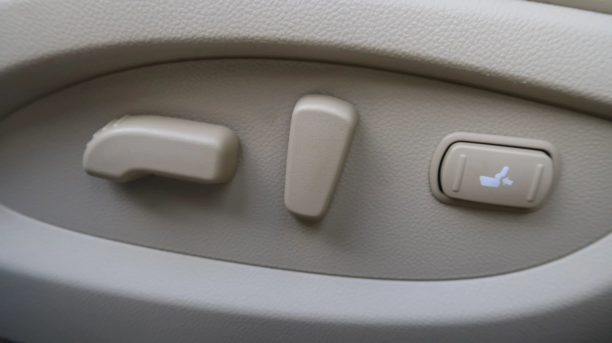 Used 2017 INFINITI QX70 3.7 w/ Premium Package image 29