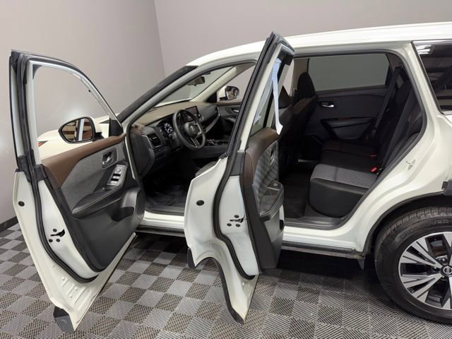Used 2021 Nissan Rogue SV AWD/4WD image 13