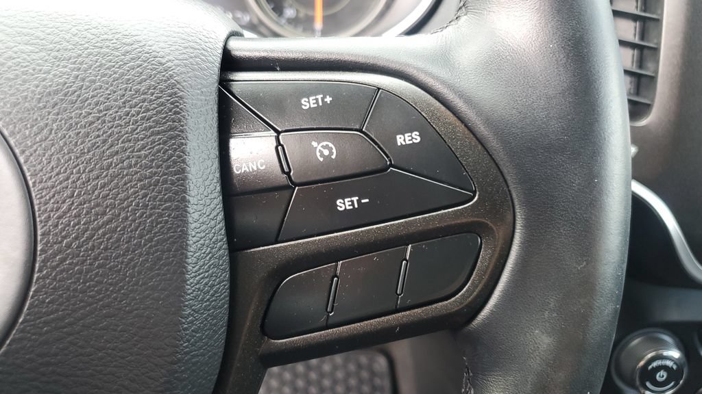 Used 2019 Jeep Cherokee Trailhawk w/ Cold Weather Group AWD/4WD image 12