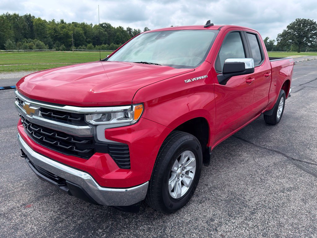 Used 2023 Chevrolet Silverado 1500 LT AWD/4WD image 19