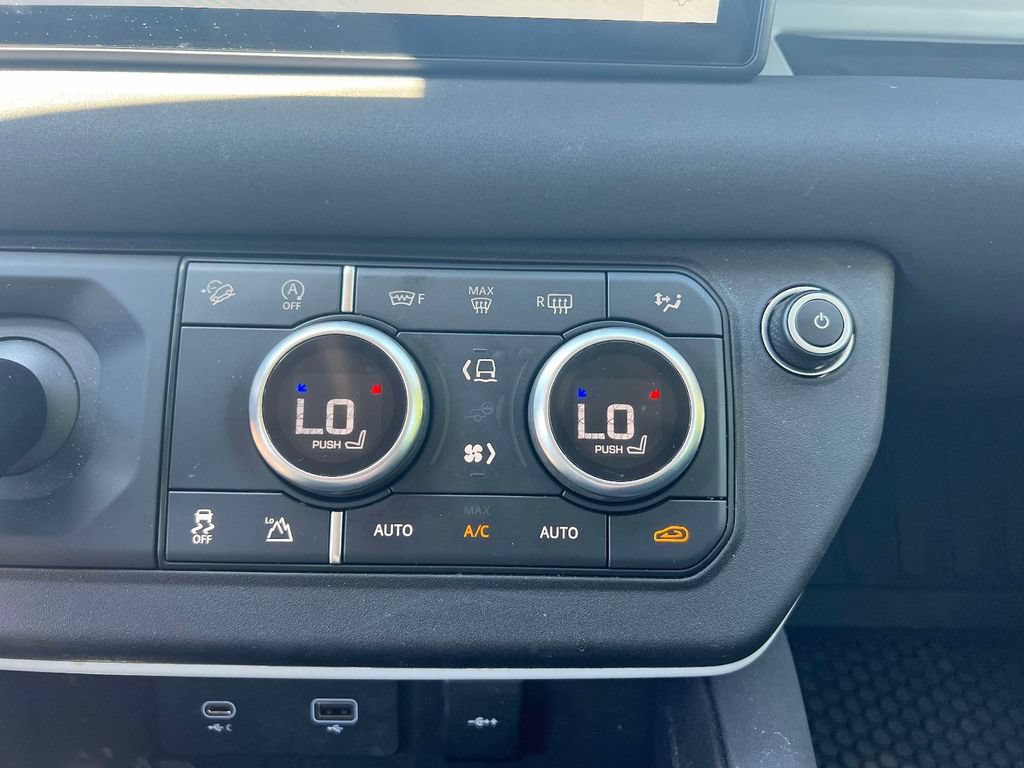 Used 2022 Land Rover Defender 110 AWD/4WD image 28