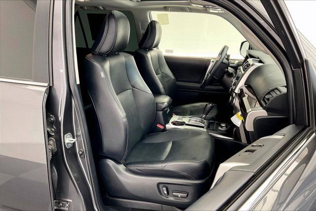 Used 2022 Toyota 4Runner Limited AWD/4WD image 6