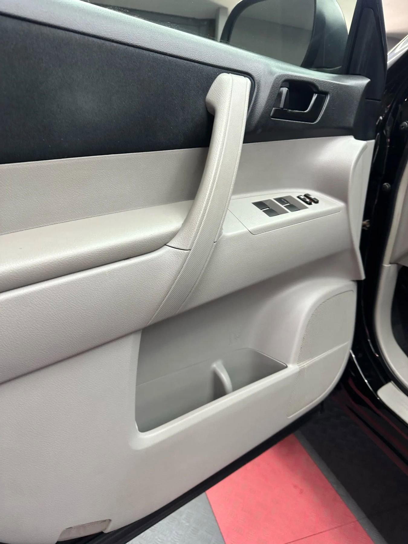 Used 2013 Toyota Highlander SE image 9