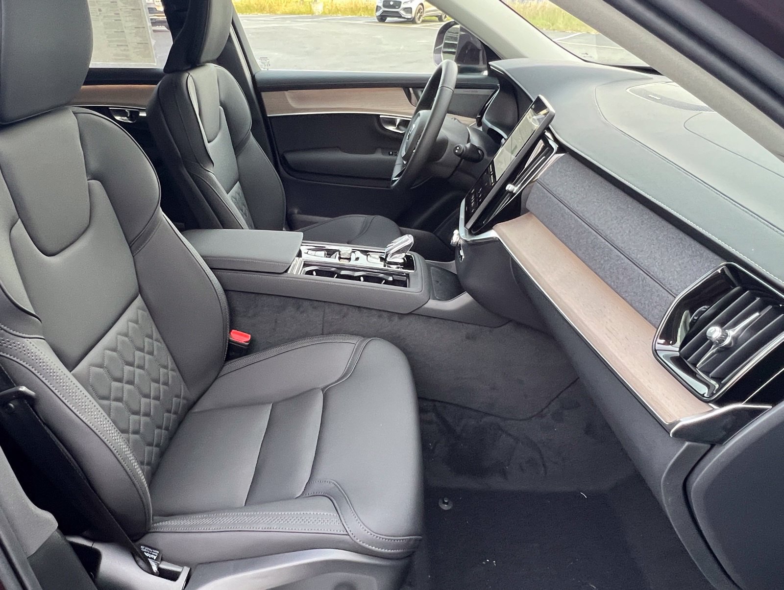New 2026 Volvo XC90 B6 Plus w/ Protection Package Premier AWD/4WD image 24