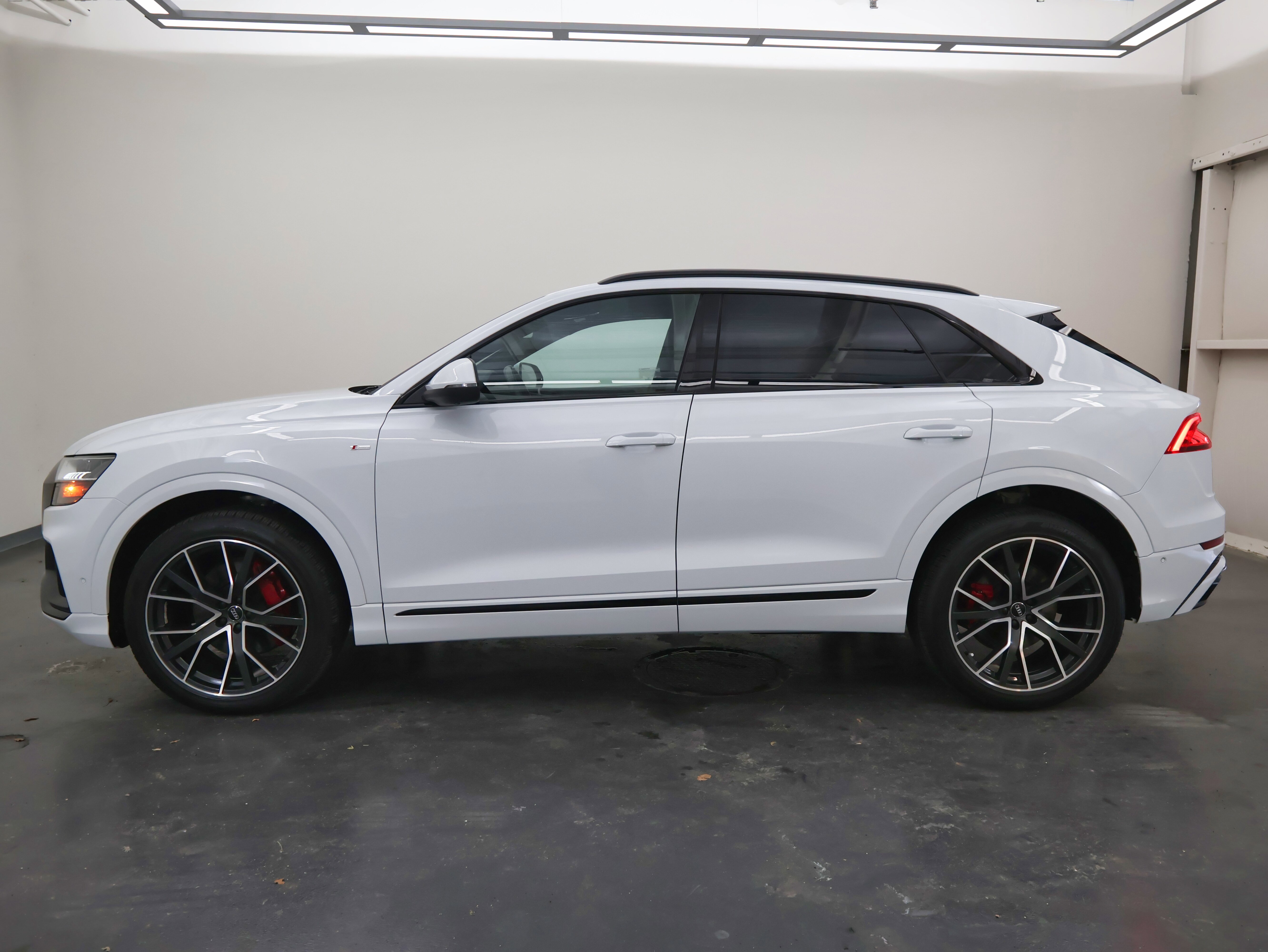 Used 2019 Audi Q8 Premium Plus w/ Premium Plus image 6
