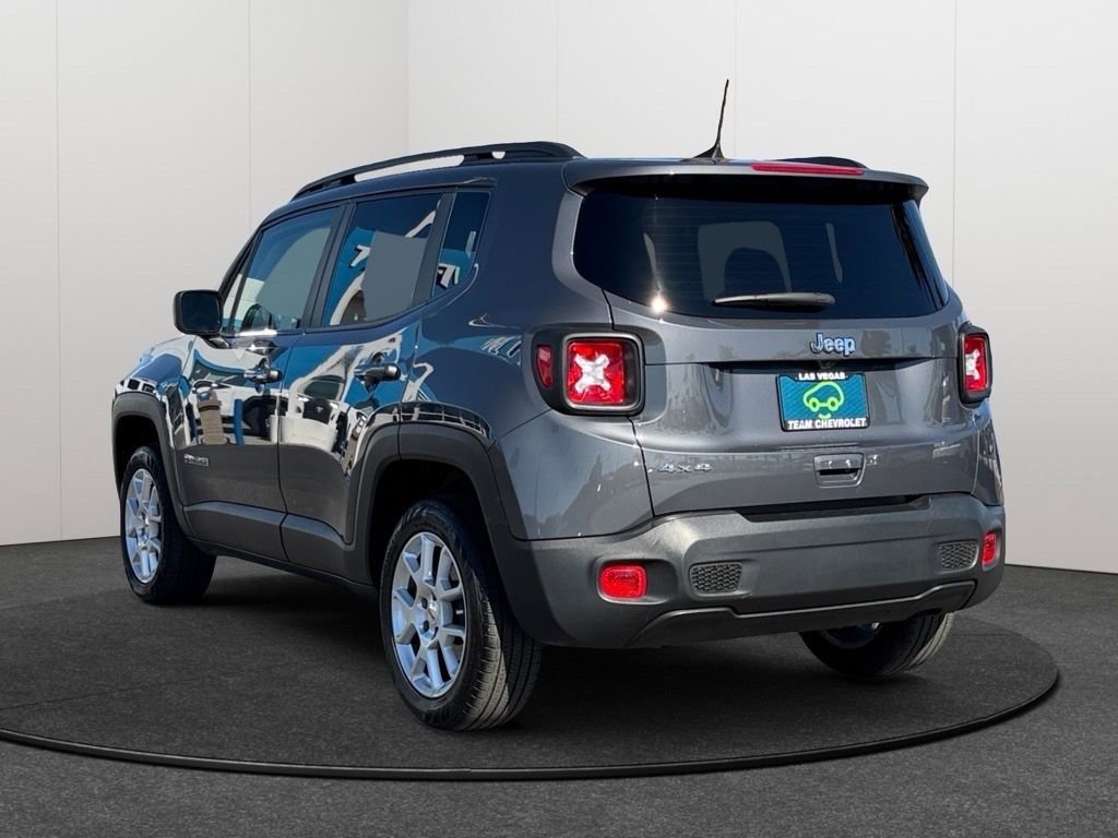 Used 2023 Jeep Renegade Latitude w/ Premium Group image 3