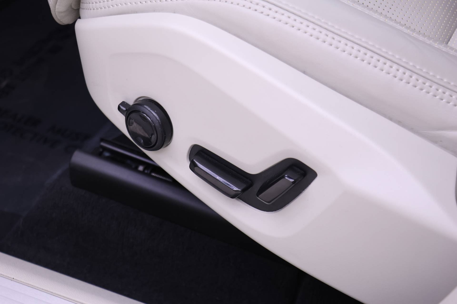 Certified 2022 Volvo XC60 B6 Inscription w/ Advanced Package image 22