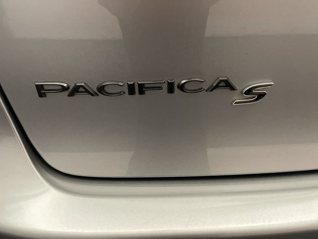 Used 2018 Chrysler Pacifica Touring Plus w/ S Appearance Package FWD image 23