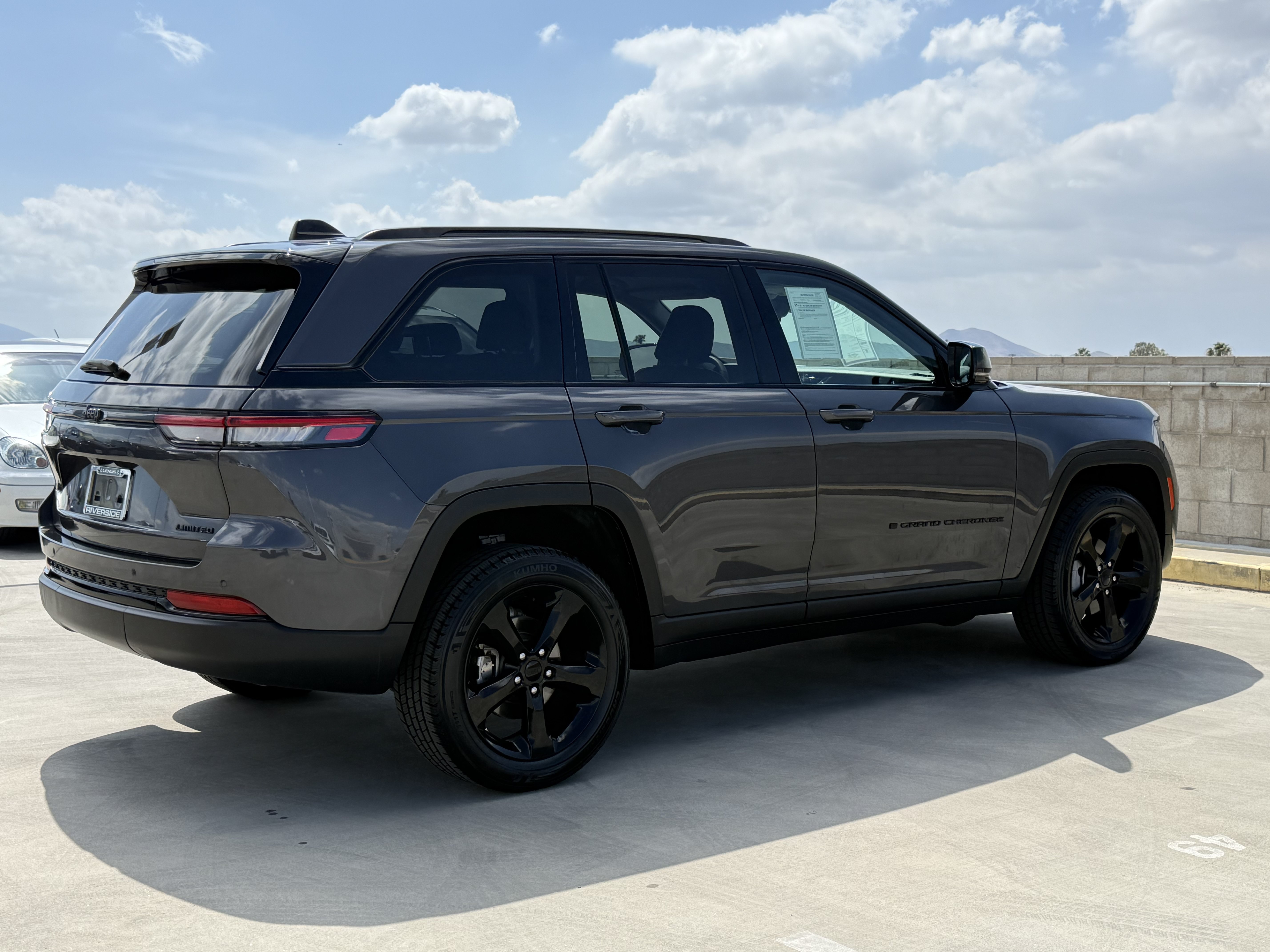 Used 2024 Jeep Grand Cherokee Limited w/ Black Appearance Package RWD image 11