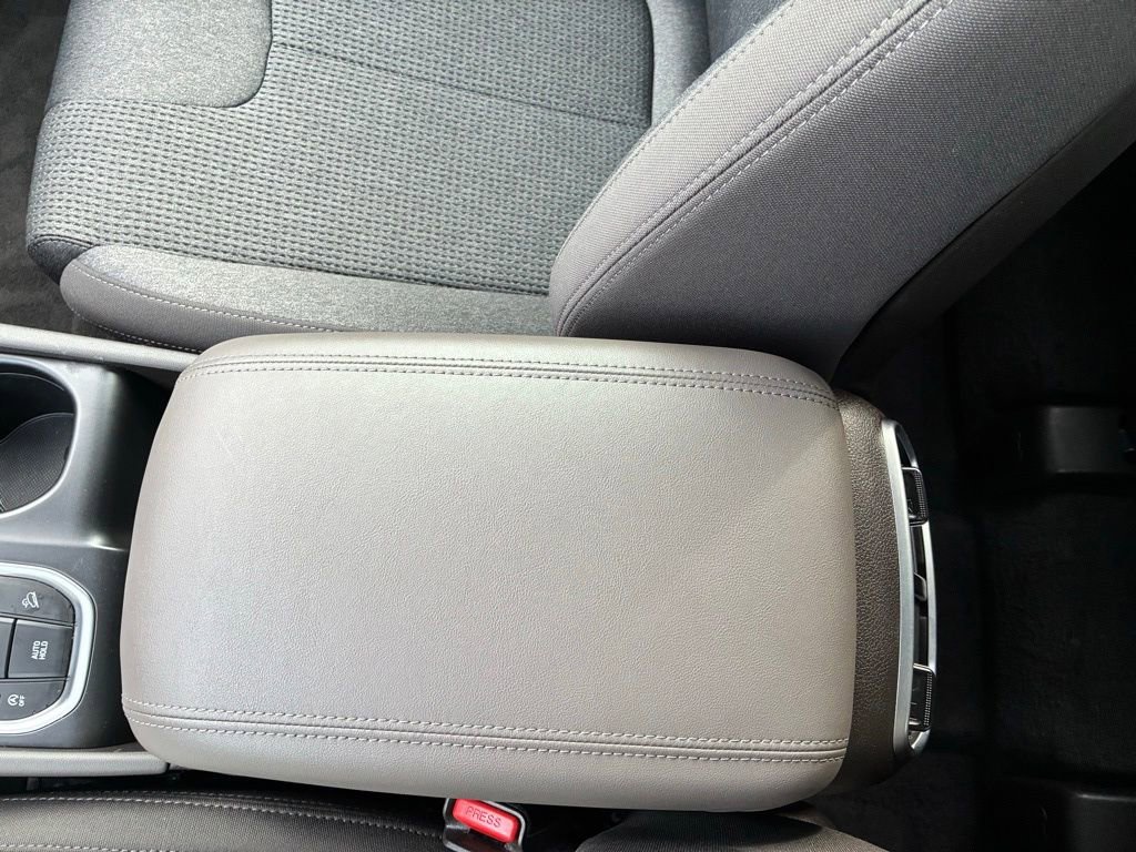 Used 2020 Hyundai Santa Fe SE image 33