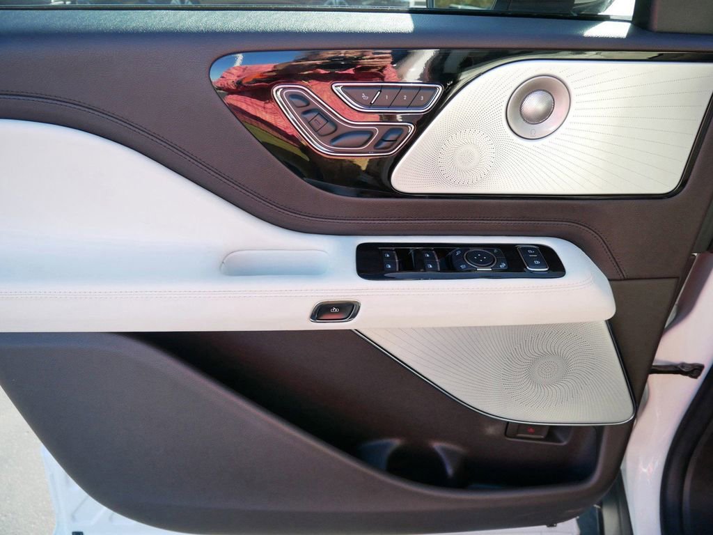 Used 2023 Lincoln Aviator Black Label w/ Dynamic Handling Package image 9