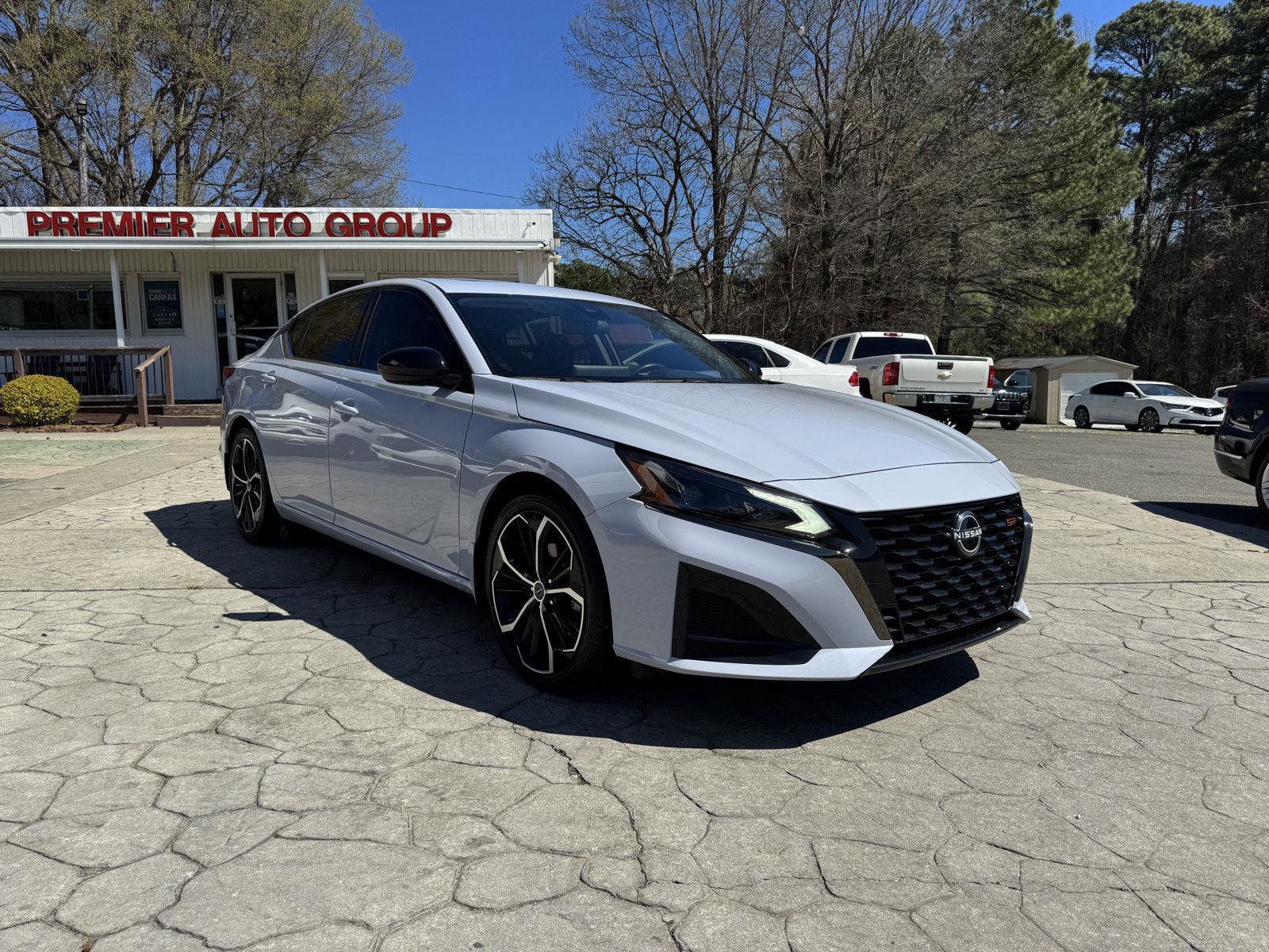 Used 2023 Nissan Altima 2.5 SR w/ SR Premium Package image 1