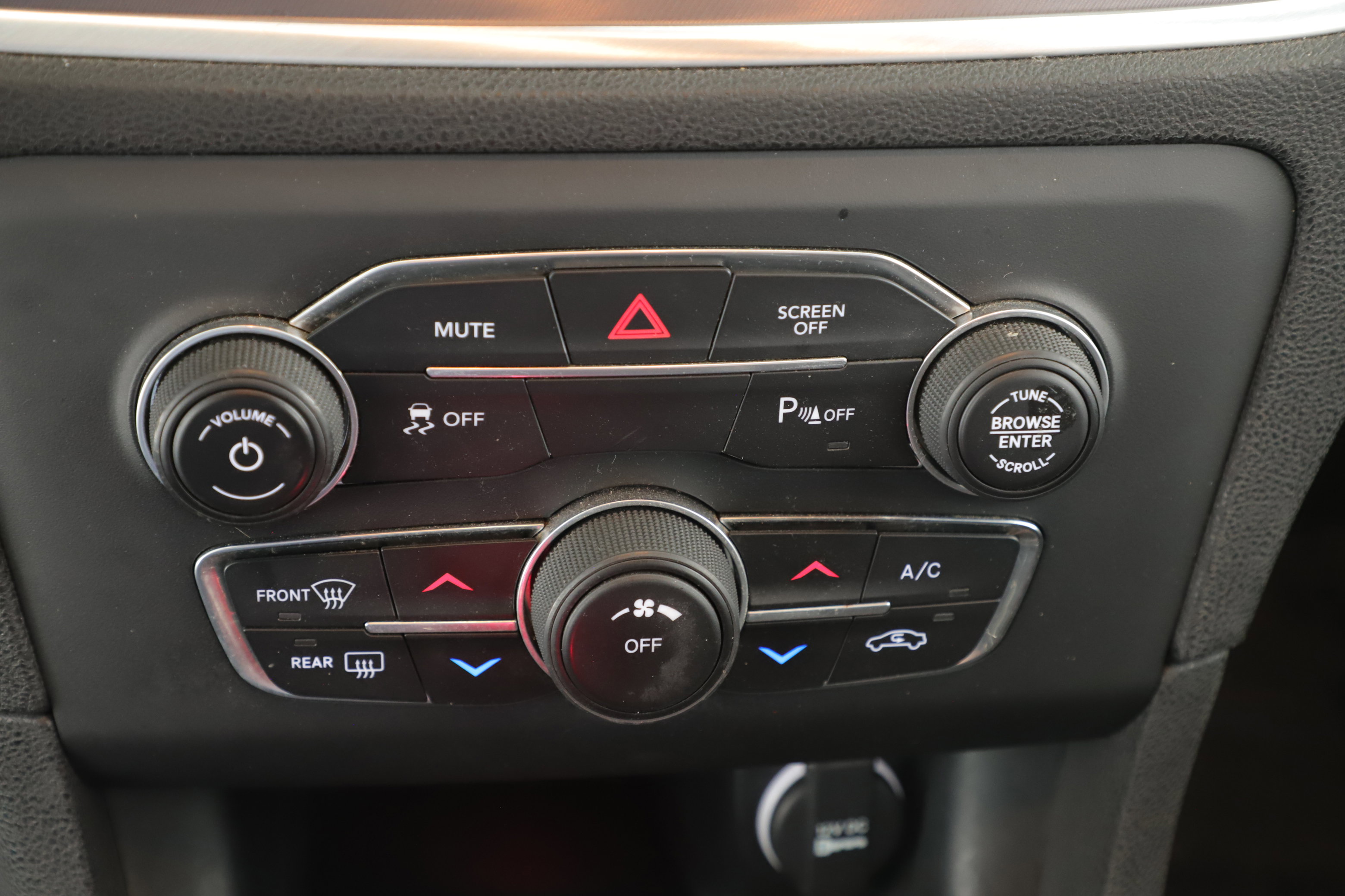 Used 2020 Dodge Charger SXT image 16