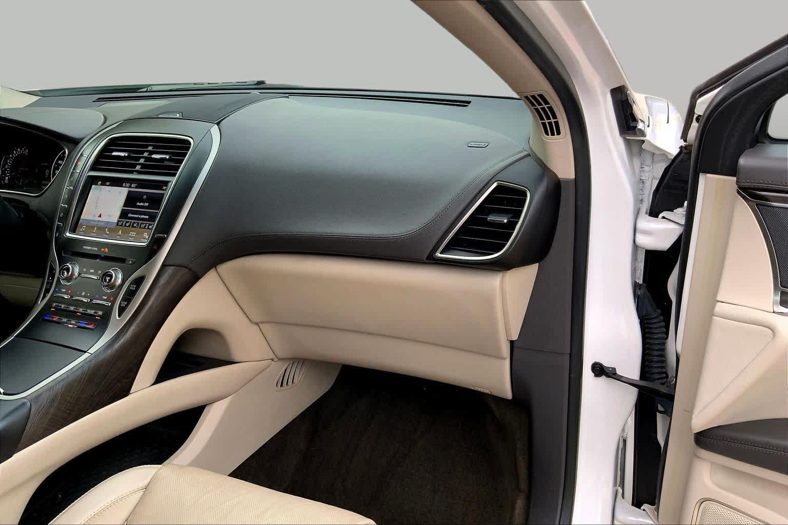 Used 2018 Lincoln MKX Reserve w/ Driver Assistance Package FWD image 18