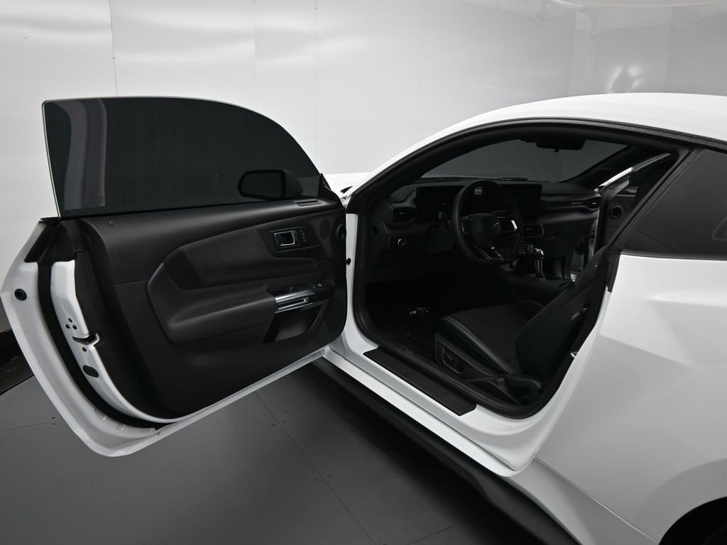 Certified 2024 Ford Mustang Coupe image 9
