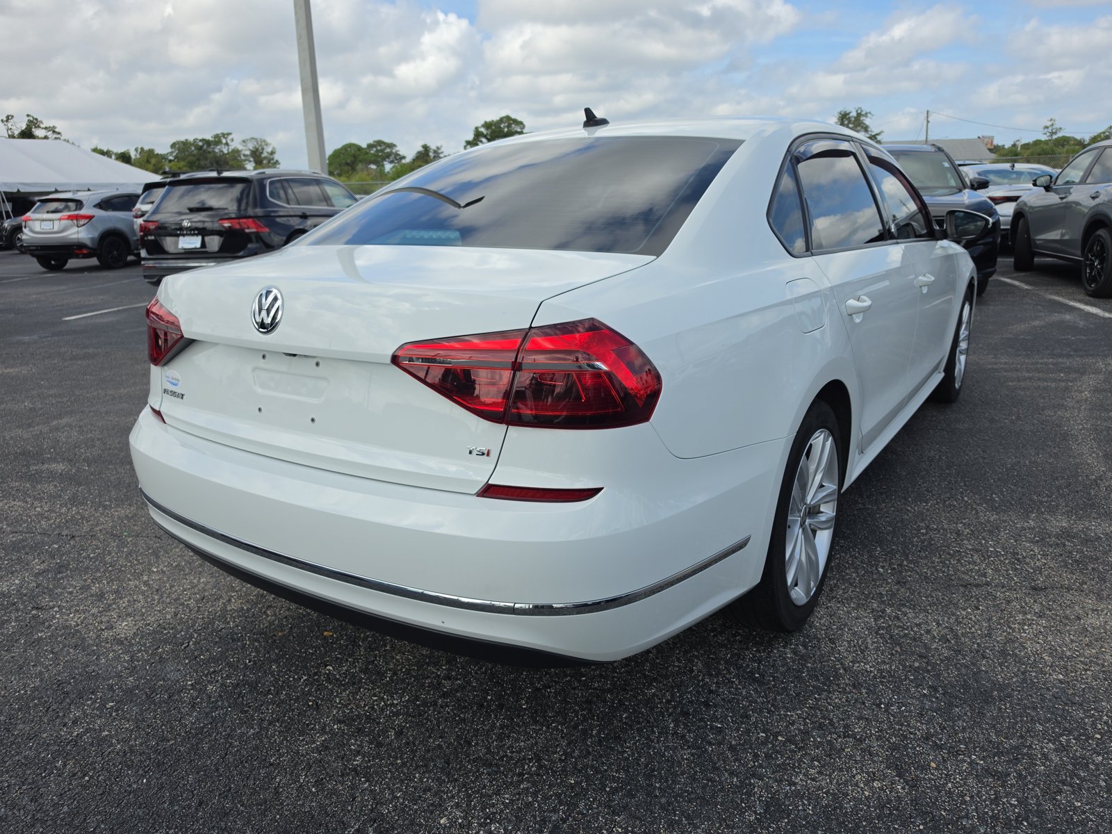 Used 2019 Volkswagen Passat 2.0T Wolfsburg FWD image 3