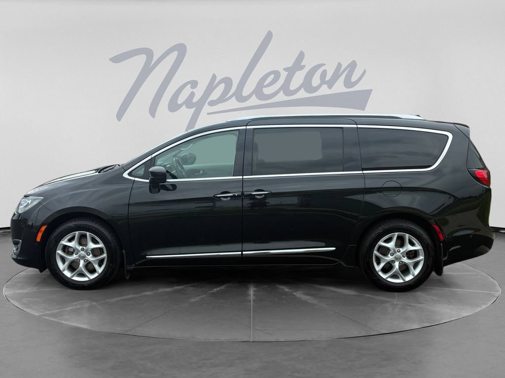 Used 2020 Chrysler Pacifica Touring-L Plus w/ Tire & Wheel Group FWD image 4