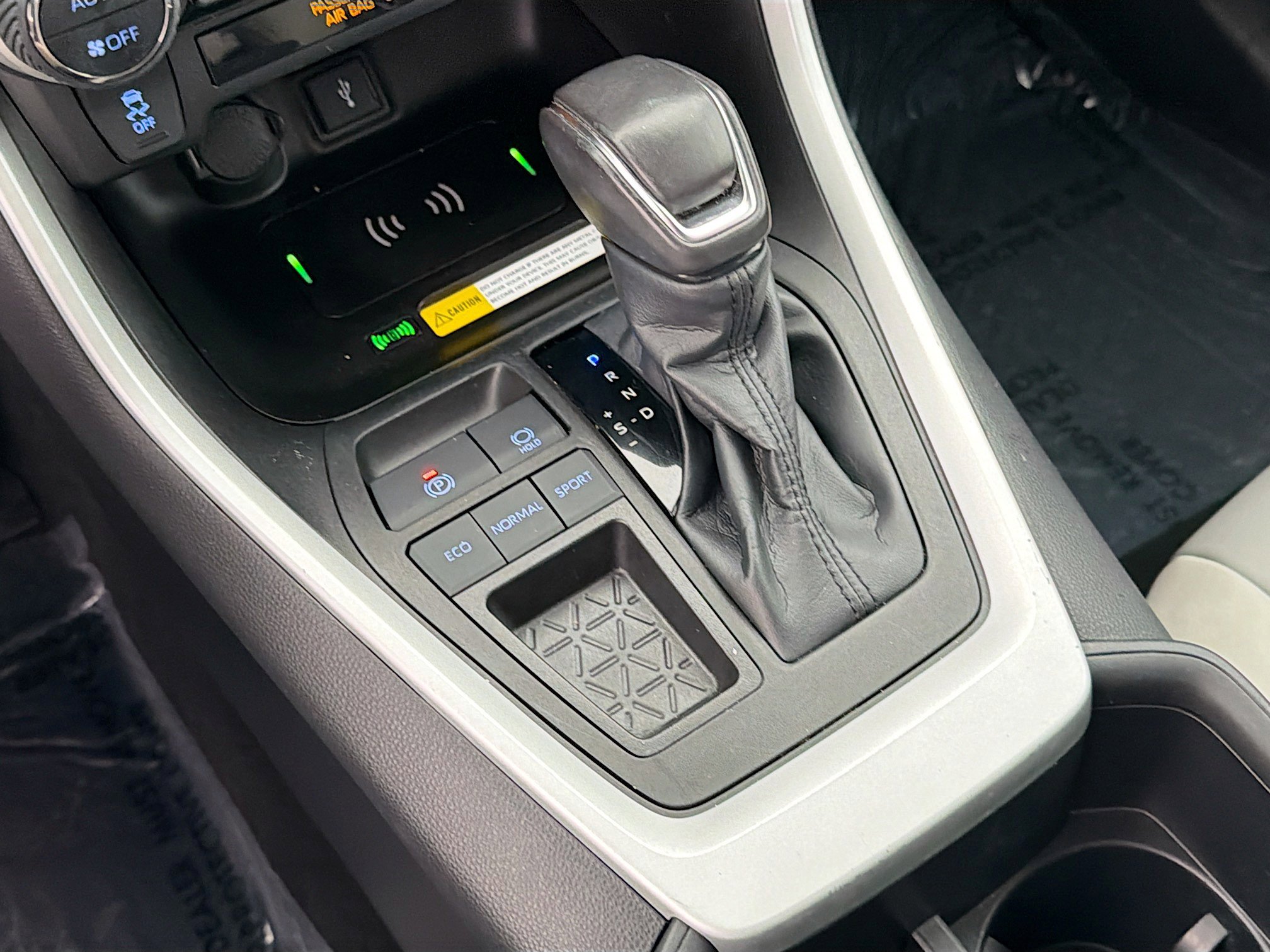 Used 2022 Toyota RAV4 XLE Premium image 28