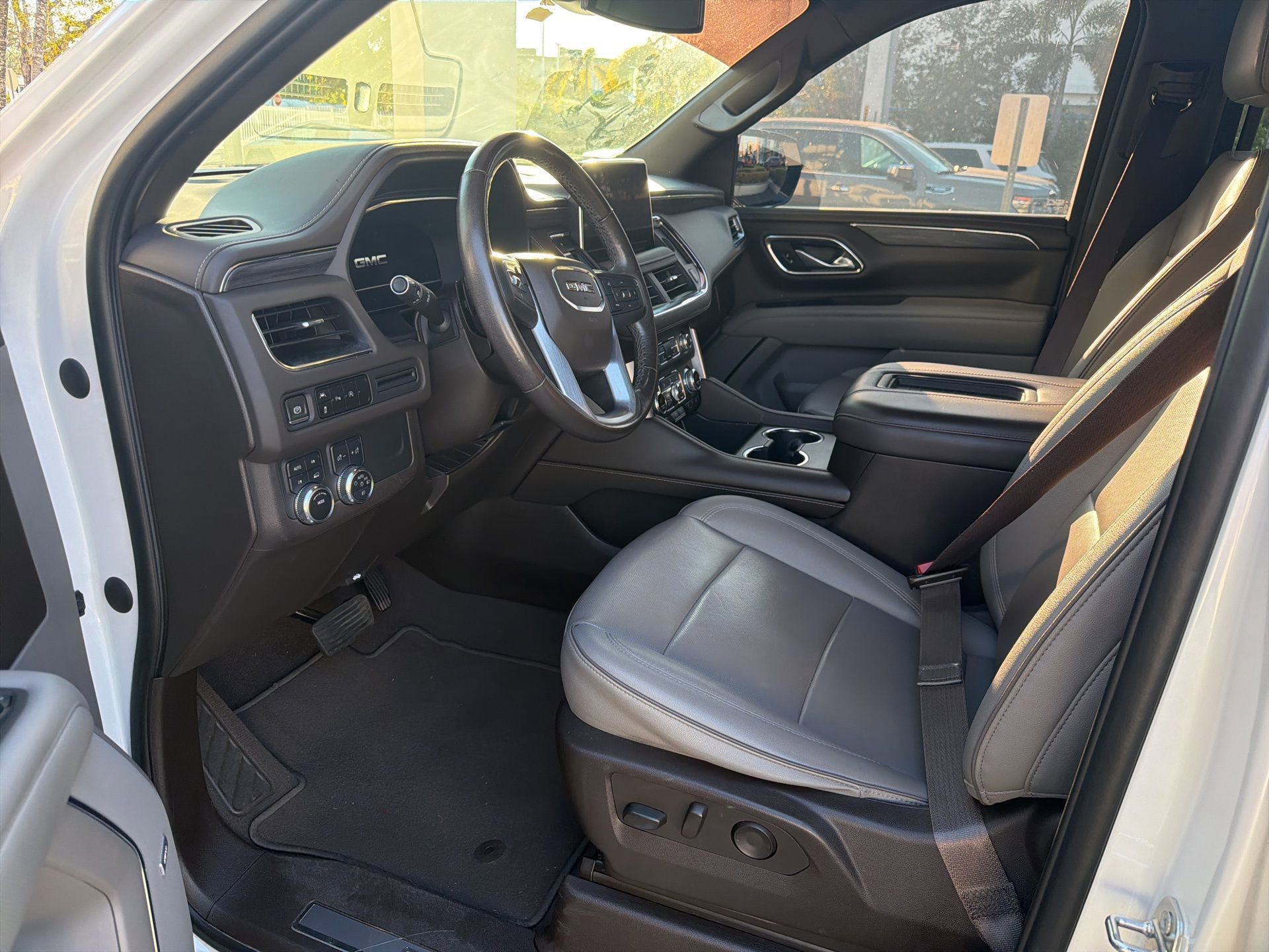 Used 2023 GMC Yukon SLT image 19