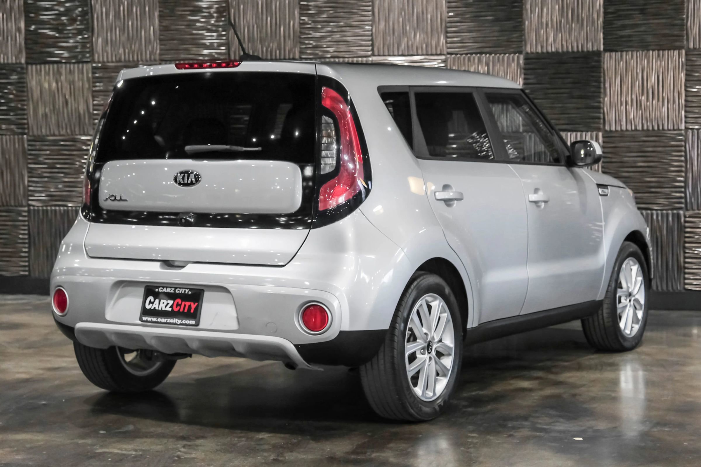 Used 2019 Kia Soul + image 8